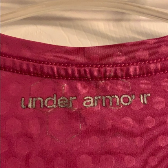 Women’s size M Under Armour heatgear t-shirt! - Picture 5 of 6
